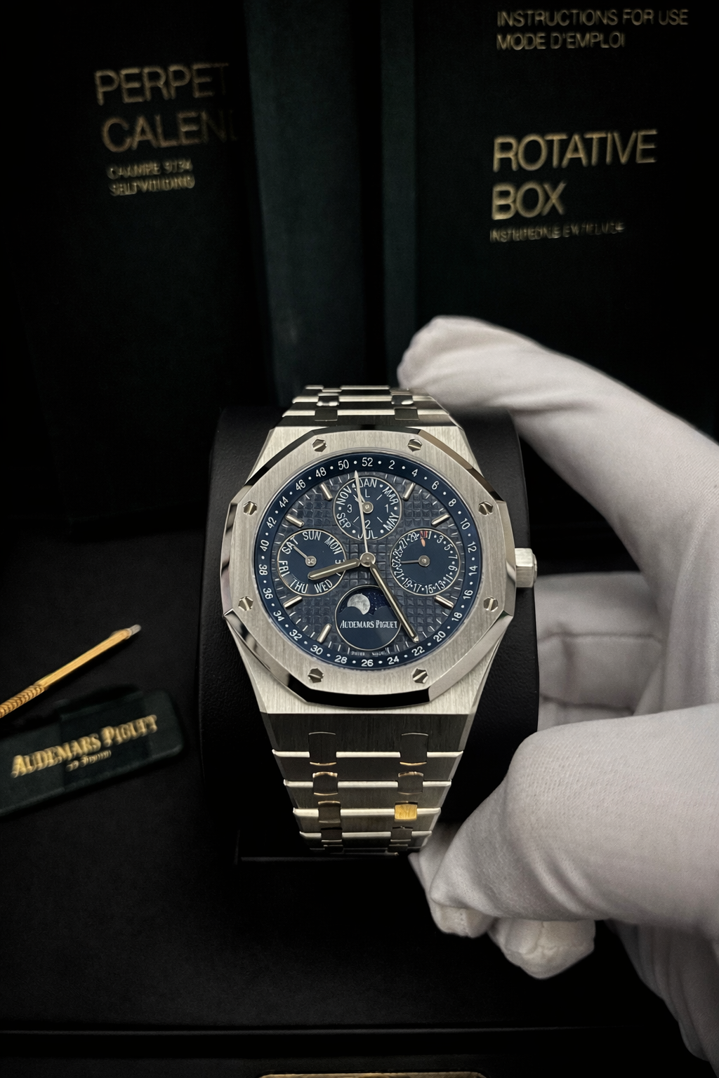 ROYAL OAK PERPETUAL CALENDAR STYLE