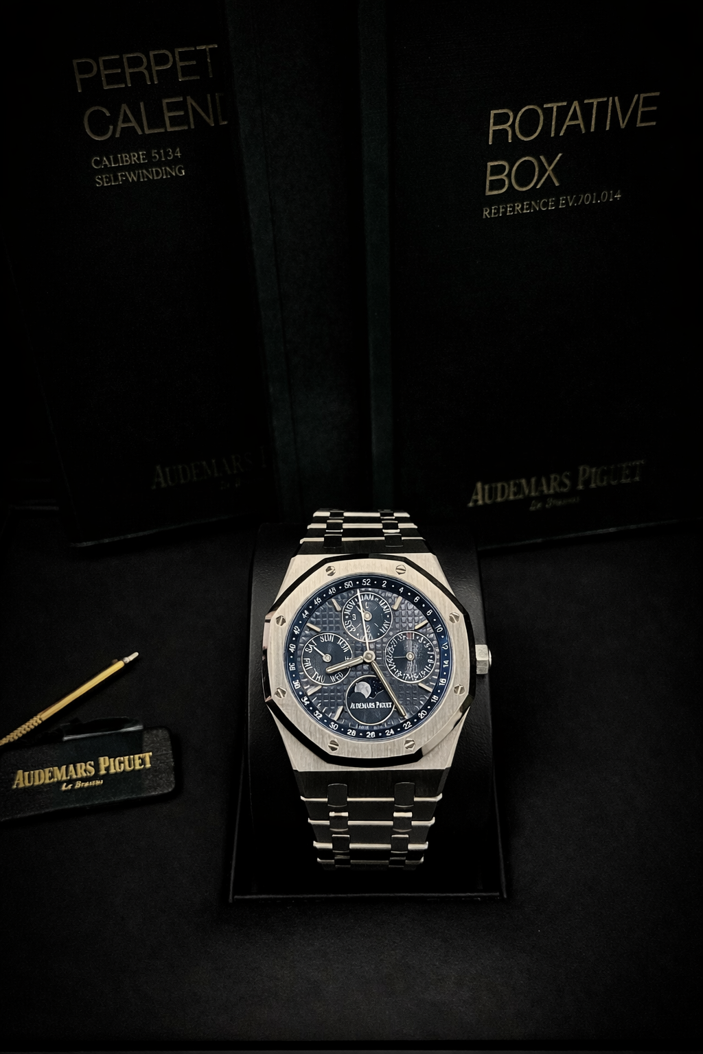 ROYAL OAK PERPETUAL CALENDAR STYLE